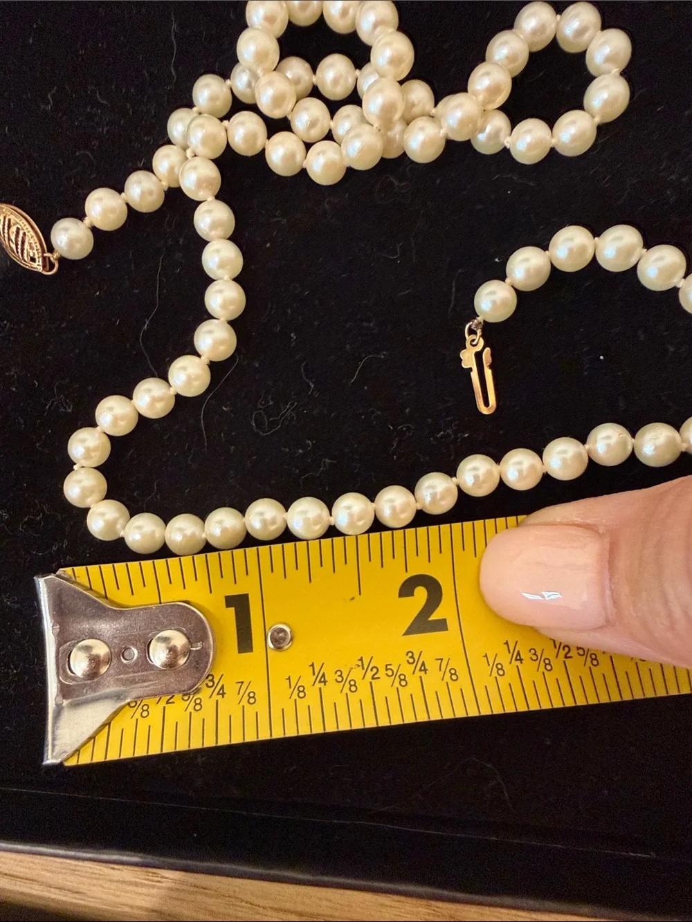 Saks Fifth Avenue White Pearl Necklace with Gold Clasp